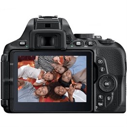 Nikon D5600 18-140mm VR Lens Kit